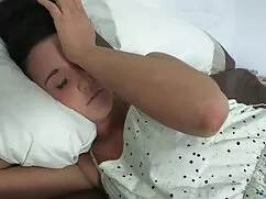 نوجوان با ماساژ سبیل ...