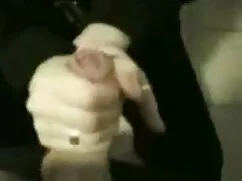 دختر بلوند می افتد د ...