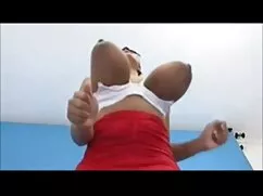 آن مرد با زبان خود ر ...